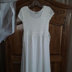 Beautiful Spring/Summer Wedding Gown Or ?