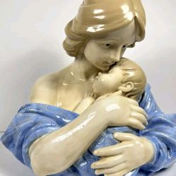 Mother & Child Buss Statue