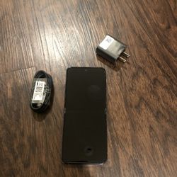 Samsung Galaxy Z Flip 4 256GB, Bora Purple - Unlocked (turning off when closed) For Parts Or Repair READ DESCRIPTION!! Pick Up Only Firm On Price $200