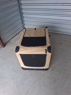 Amazon Basics Soft-Sided Folding Dog Crate