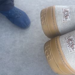 Men’s UGHS Size 11 Good Condition $20 Cash 