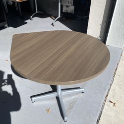 Table In Kendall 2 Tables Available 