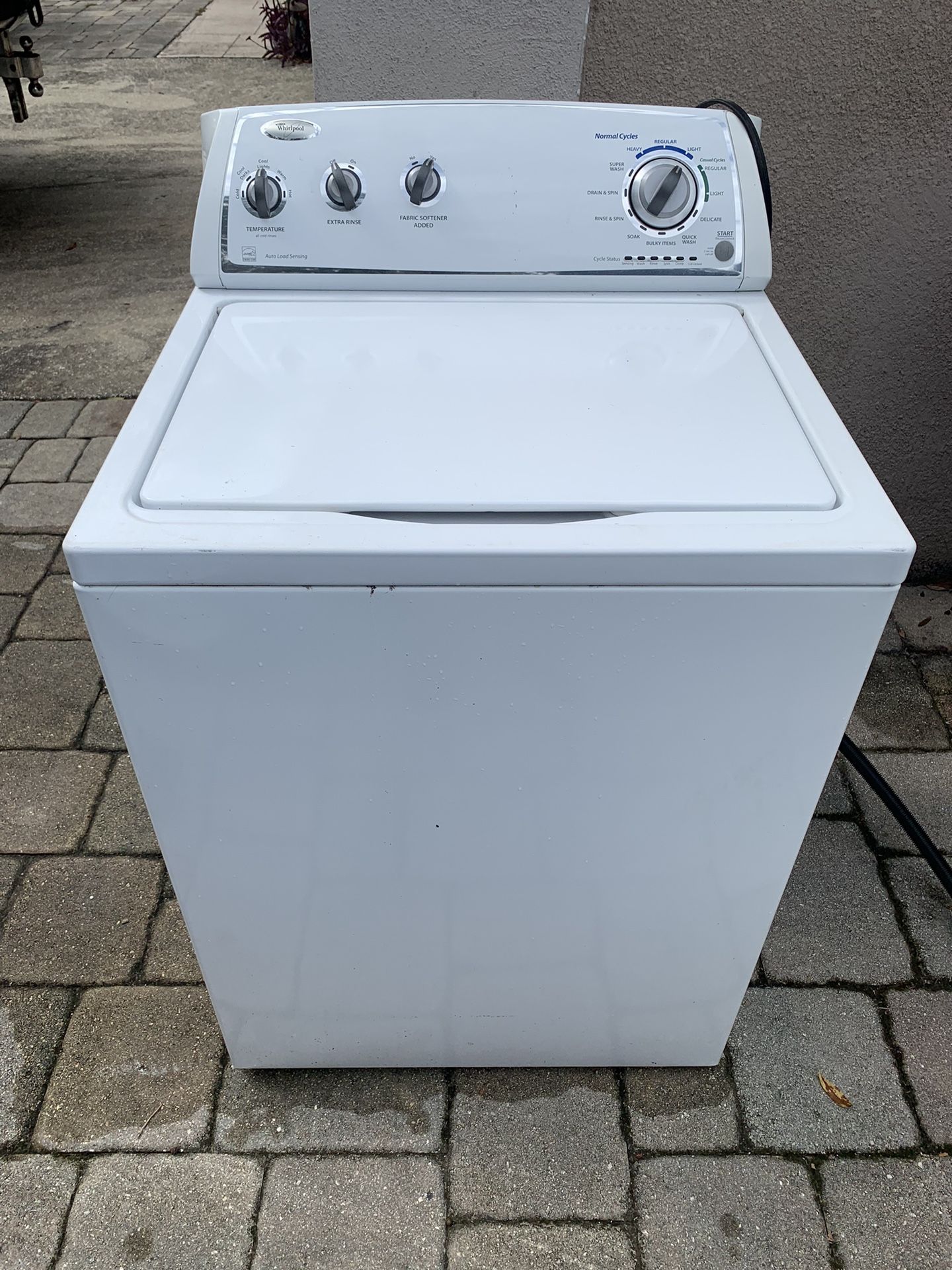 Whirlpool extra large capacity washer with Sensor command