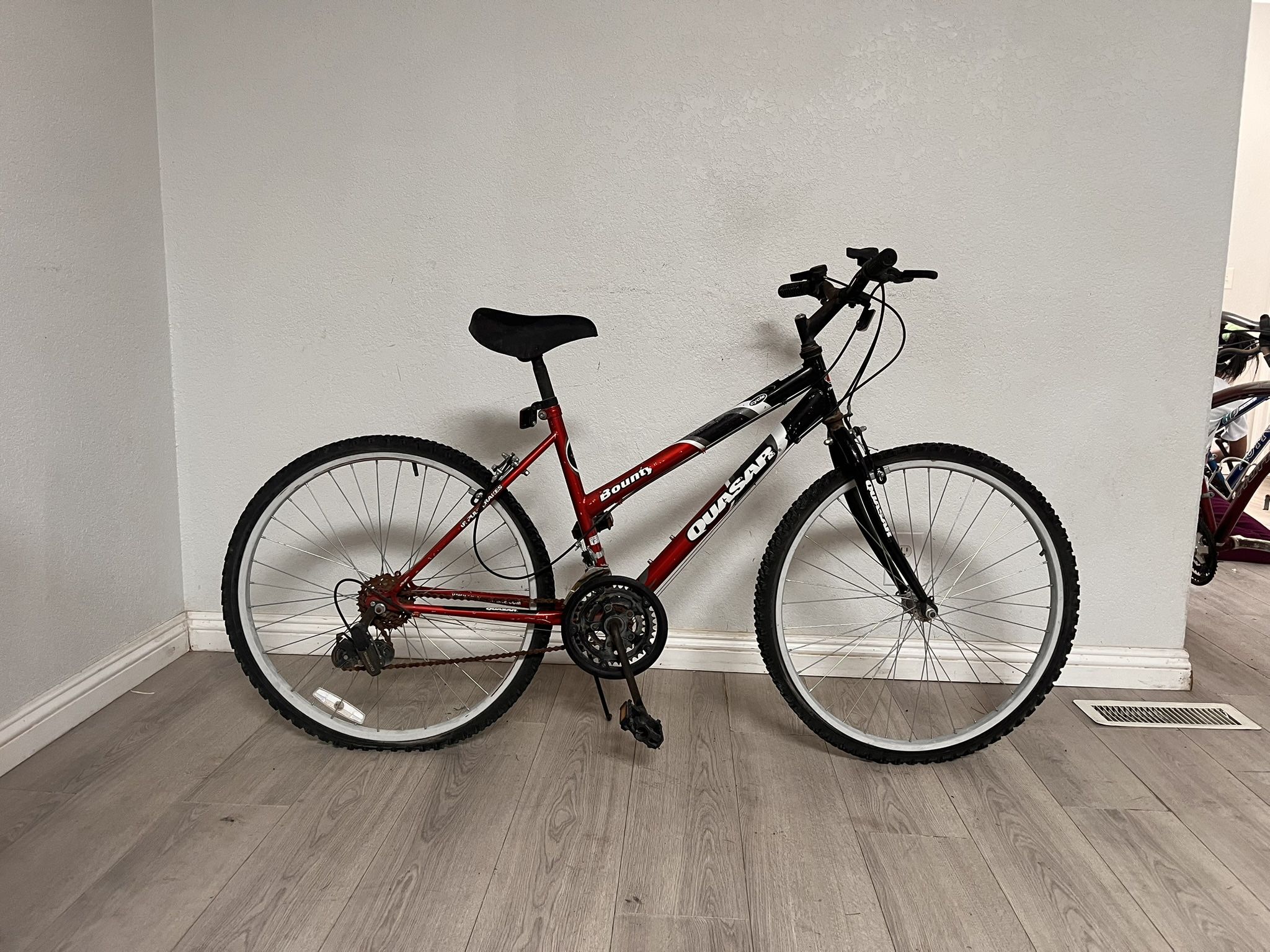 BLACK RED QUASAR BOUNTY MOUNTAIN BIKE FIXER UPPER