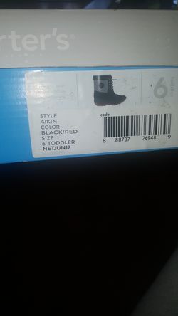 Size 6 like new toddler snow boot