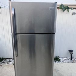 Frigidaire Refrigerator 30x66x27
