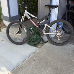 Giant Warp Full Suspension