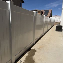 Vinyl fence/gate