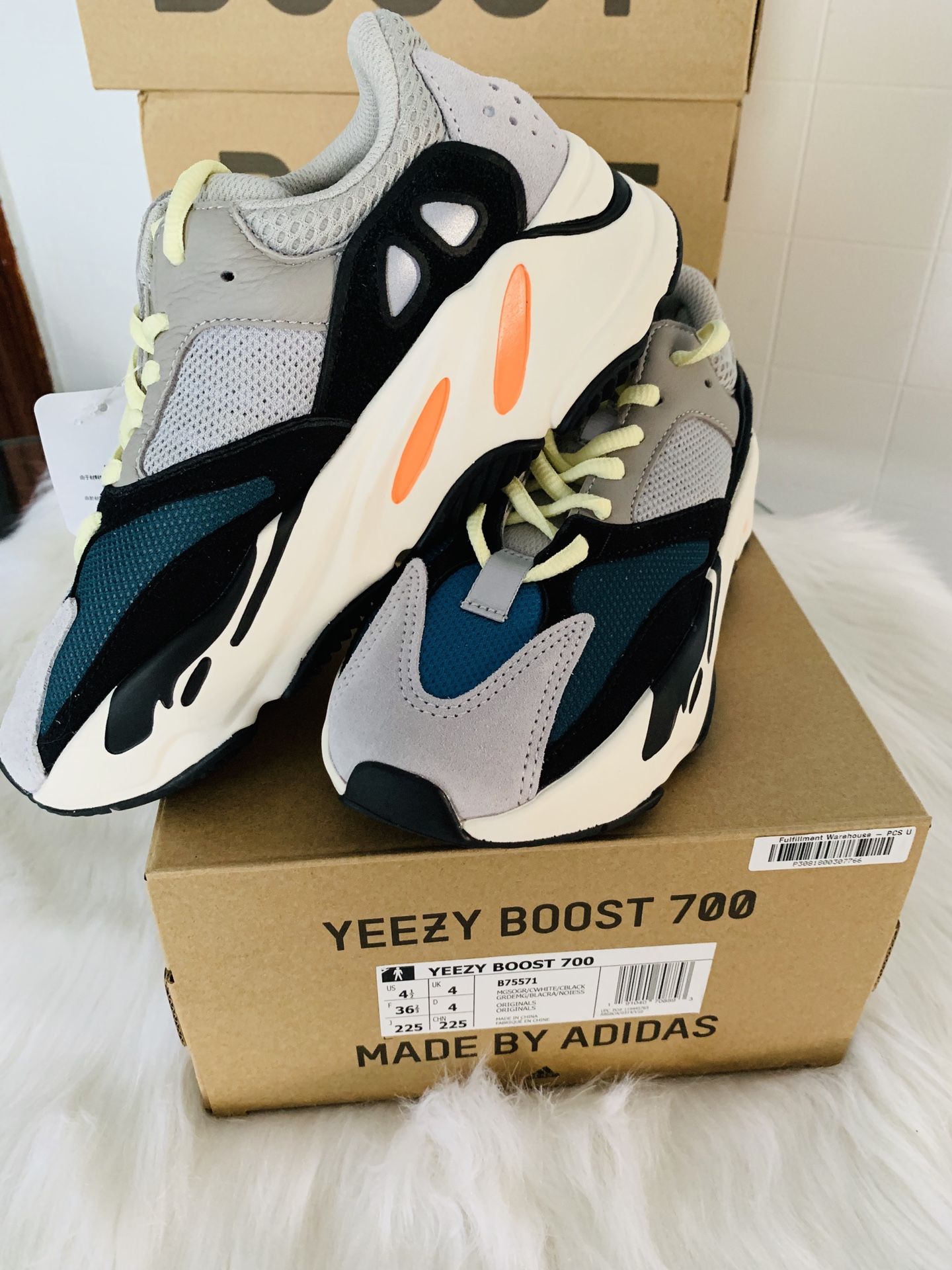 Yeezy Wave Runner 700