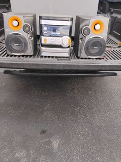 Magnavox 3-CD Mini Stereo System with Philips Speakers