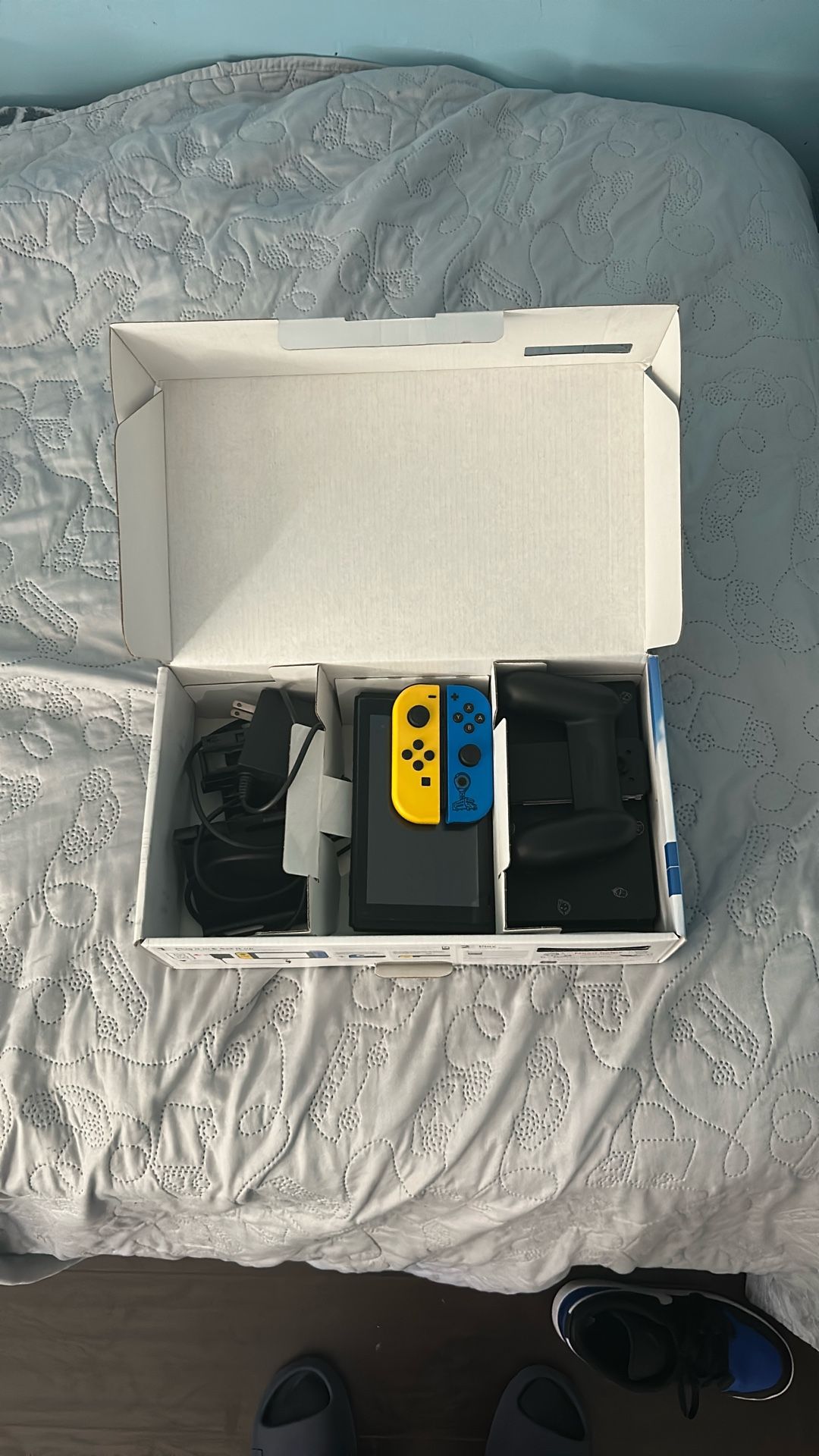 Nintendo Switch Fortnite Edition + Bag and Accessory