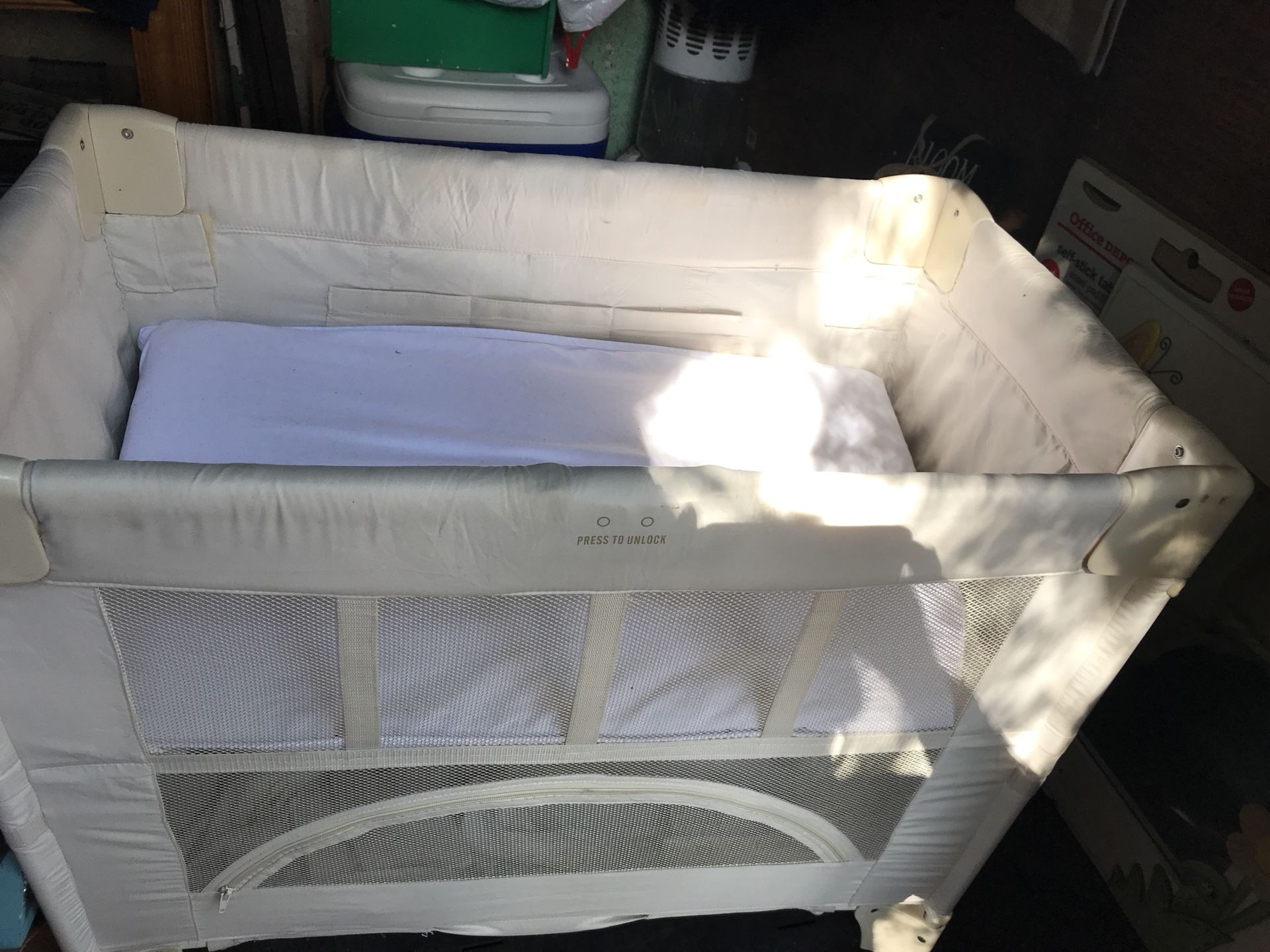 Fold up newborn bed