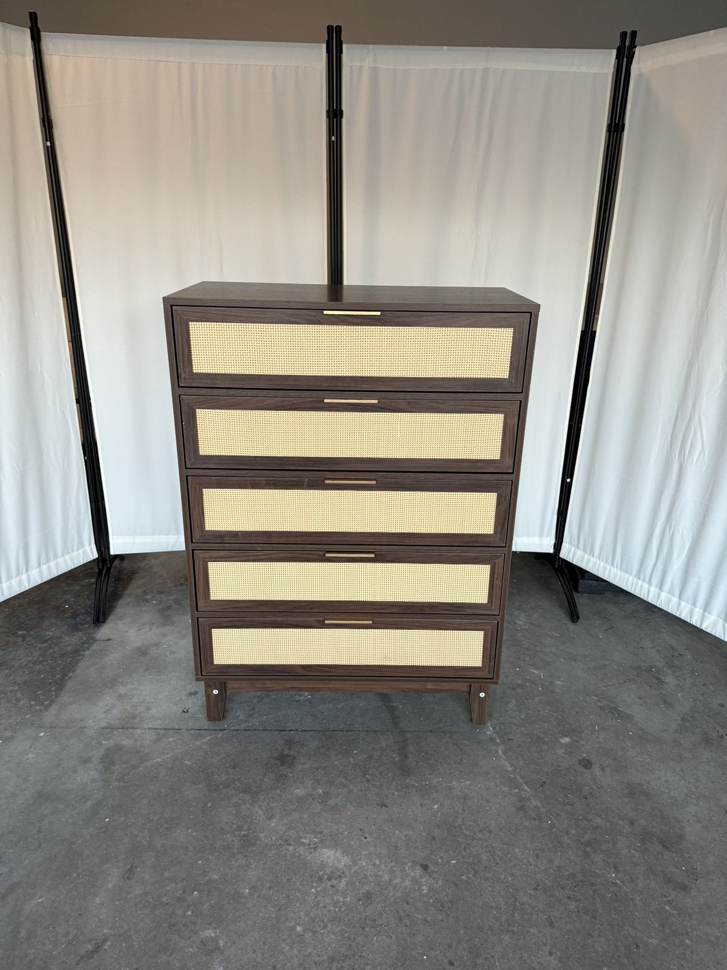 🔥 STUNNING BROWN & RATTAN 5 DRAWER CHEST — MODERN + BOHO FLAIR! 🔥
