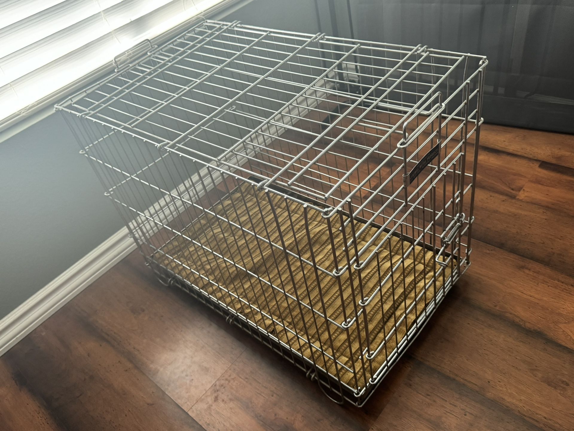 Central Metal Products Dog Crate Cage for Sale in Mesa AZ OfferUp