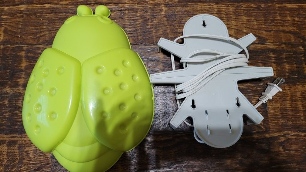 BRAND NEW - BUBBLE BEE WALL LIGHT LAMP - LIGHT GREEN