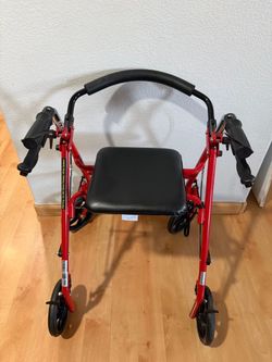 Adults walker with seat like new / andarera para adultos como nueva