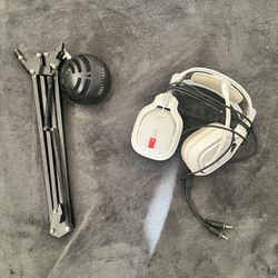 Snowball Mic w/ mount and Astros gaming headphones 