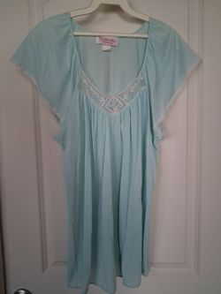 Vintage women's intimates, sleepwear... TAP TO SEE BETTER, ZOOM IN