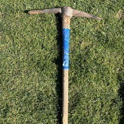 Pick Mattock With Wooden Handle 