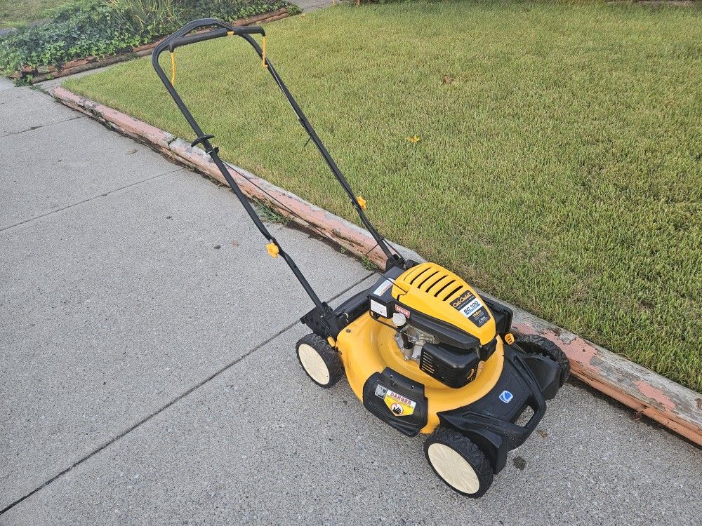 Cub Cadet SC 100 Push Lawn Mower