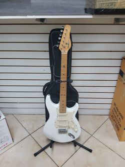 Behringer jaxe 393 Electric Guitar with Soft Case
