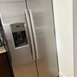 Refrigerator Great Condition 
