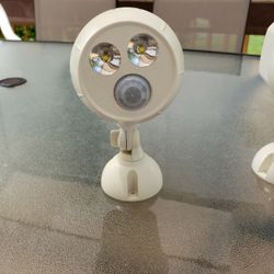 MR Beams Battery Powered UltraBright Spotlight