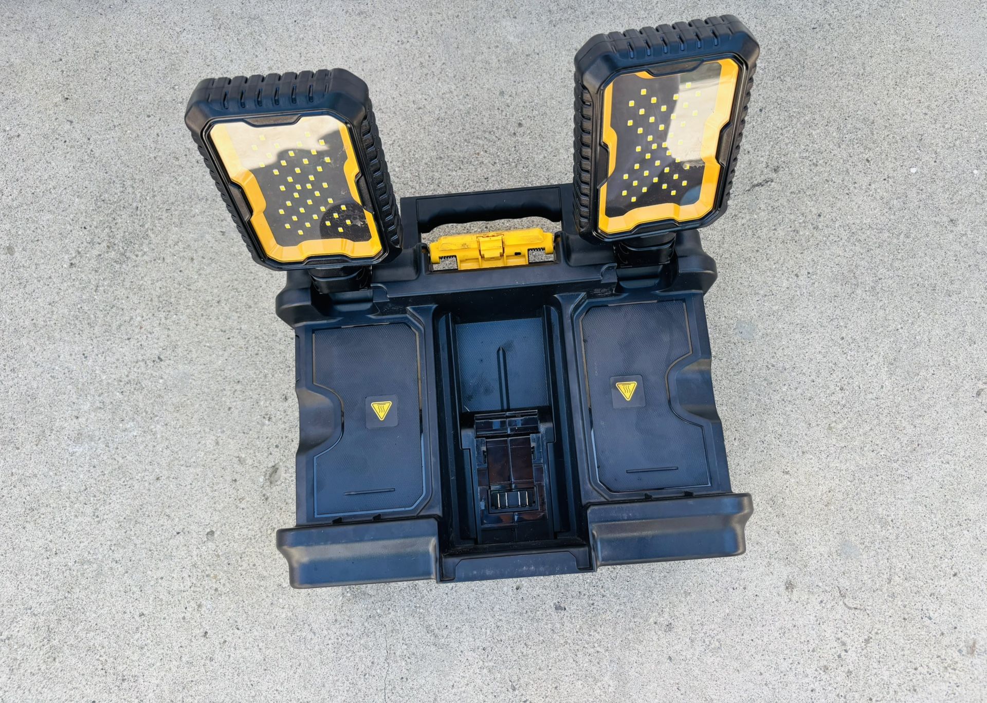 Dewalt Tough System Flex Volt 20V/60V Cordless 4000 Lumen LED