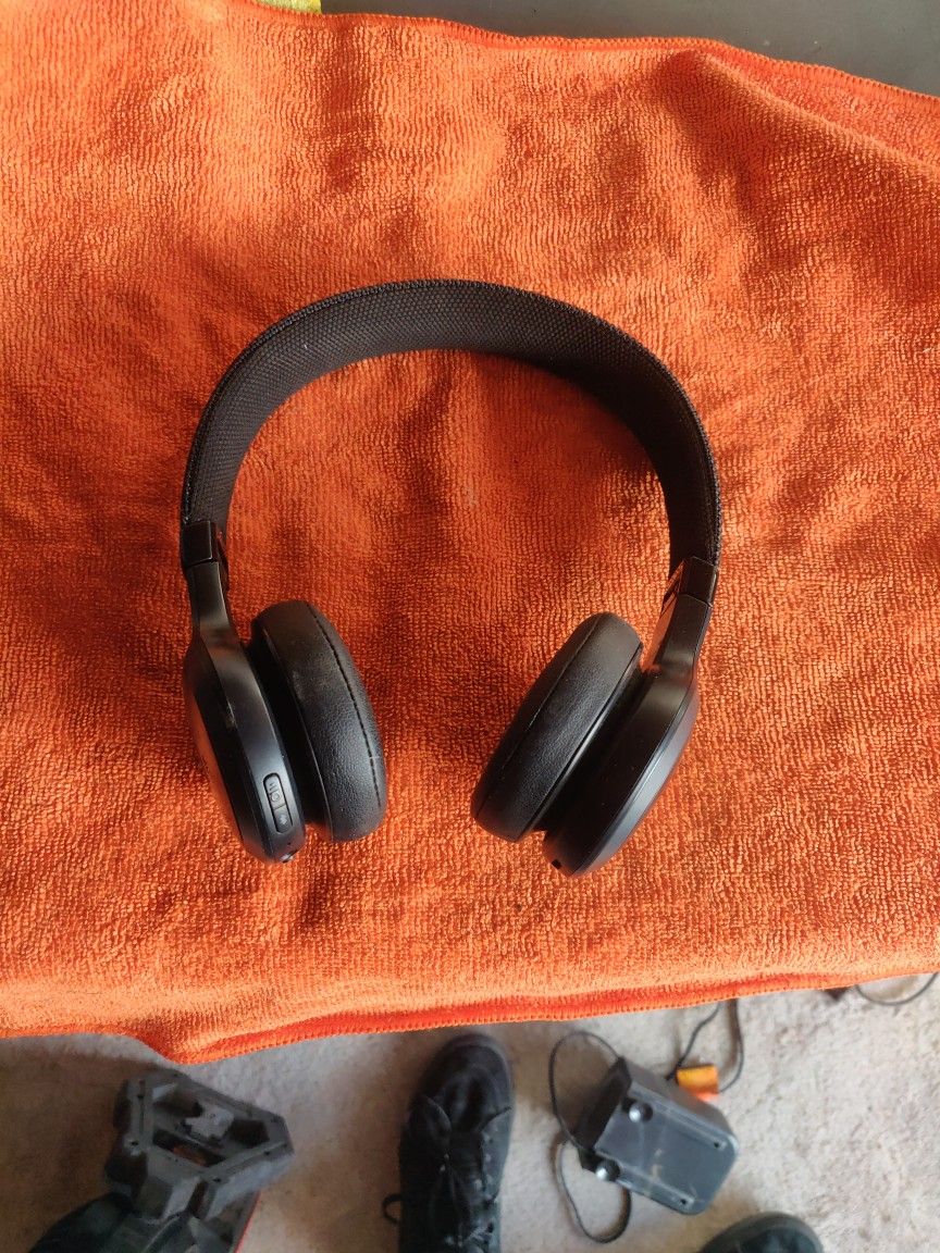 JBL Bluetooth Headphones 