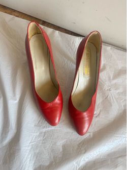 Valentino Classic pointed-toe pumps in vibrant red leather. Sleek silhouette with smooth upper leather with  leather sole.   Versatile for day or even