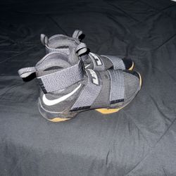 Nike LeBron Zoom Soldier 10”Black Gum”