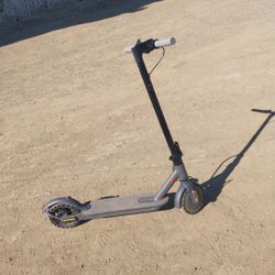 Q I Electric Scooter 