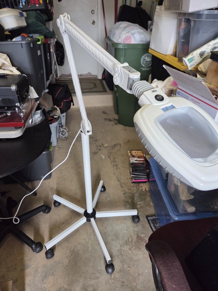 Magnifying Led Lamp For Many Applications Working Fine Makeup Solder