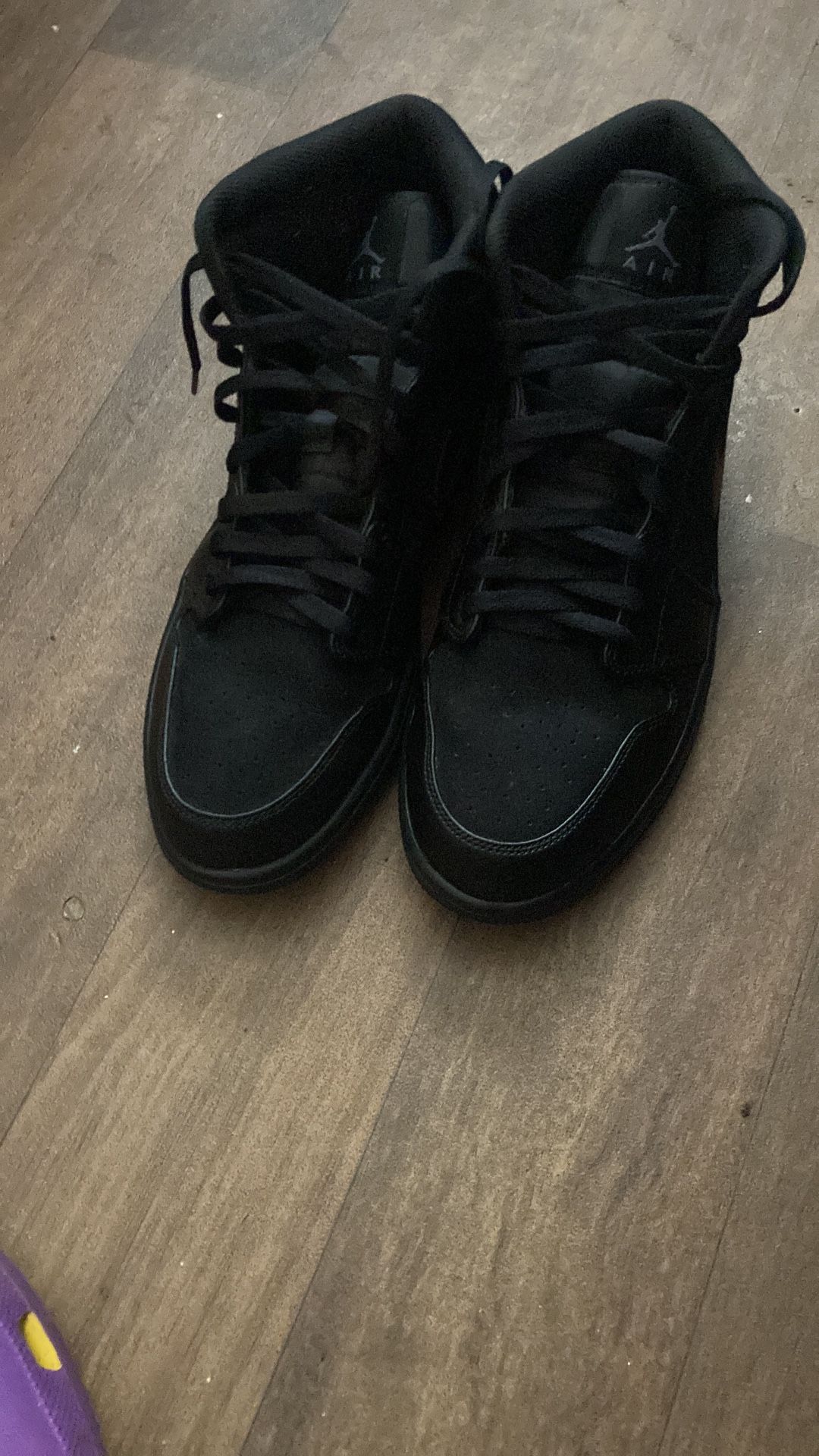 Jordan 1 Mid Triple Black (2018)