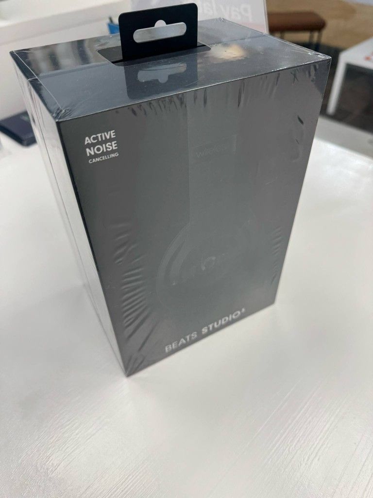 Beats Studio 3 Bluetooth Headphones New - Pay $5 and the rest later