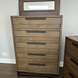 Like New Solid Wood Dresser 