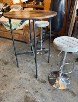 Round Table 2 stools