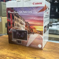 Canon Powershot SX740 HS With Bonus Bag 