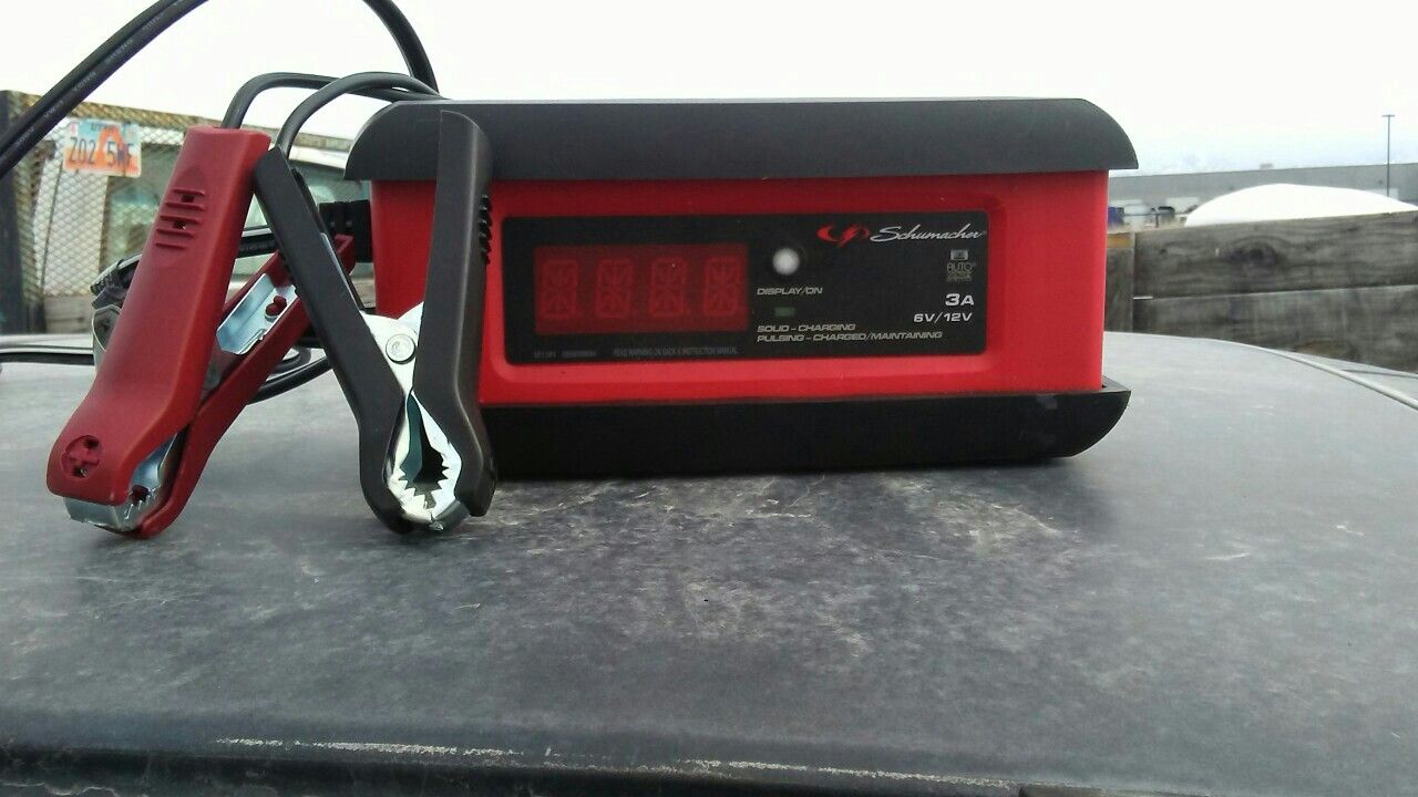 Battery maintainer charger
