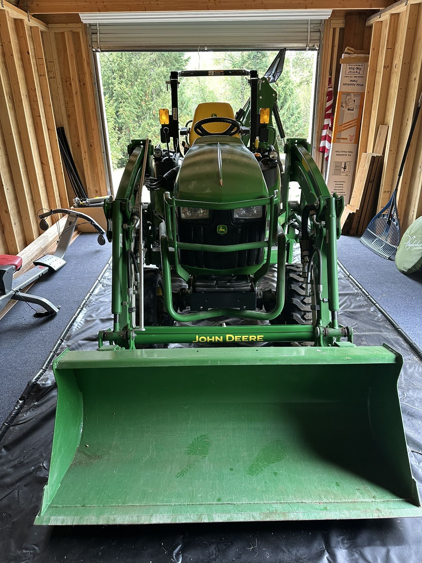 John Deere 2025R Compact
