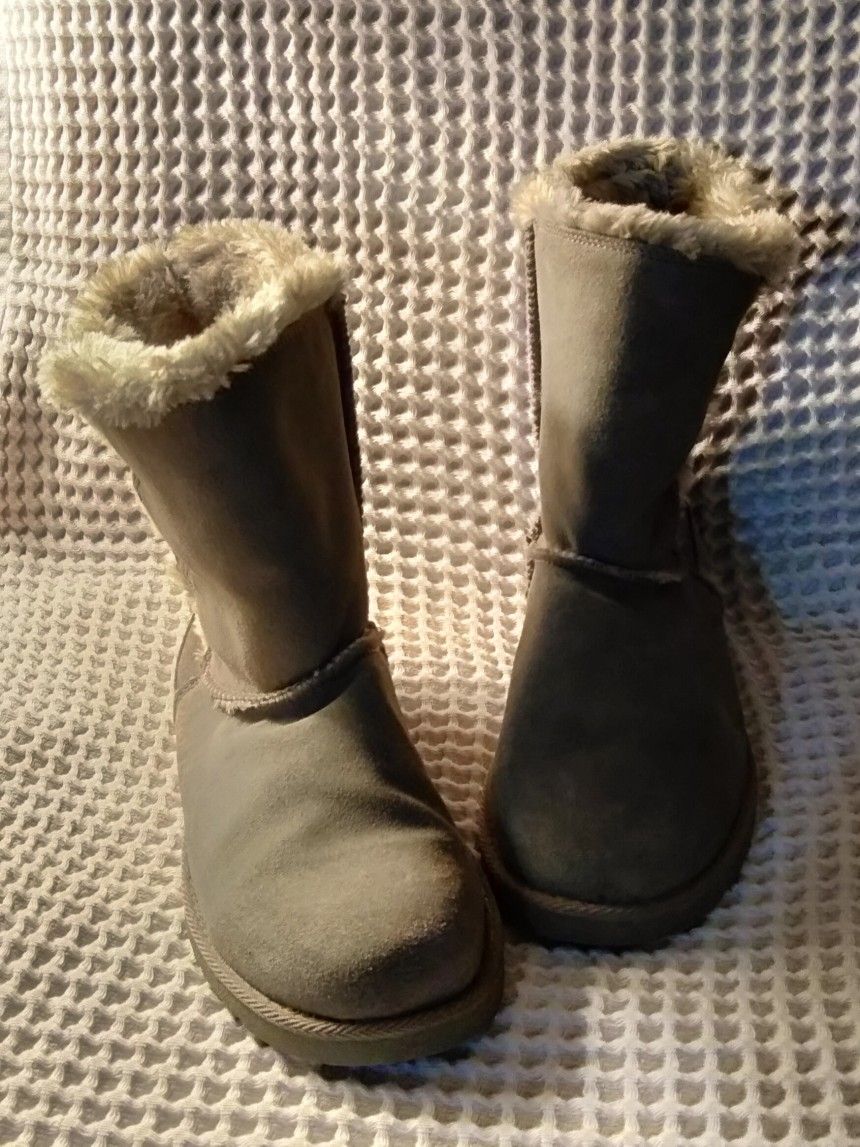 Target brand generic “Uggs”.