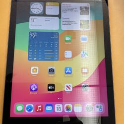 iPad  6, 32 GB with cellular and WiFi 