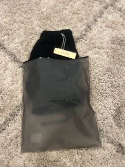 Black essential shorts