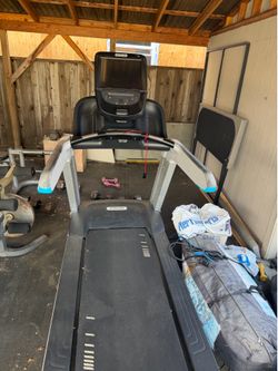 Precor p82 display treadmill
