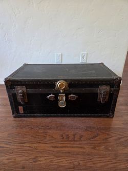 Steamer trunk