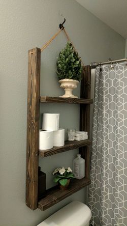Fun bathroom shelve.
