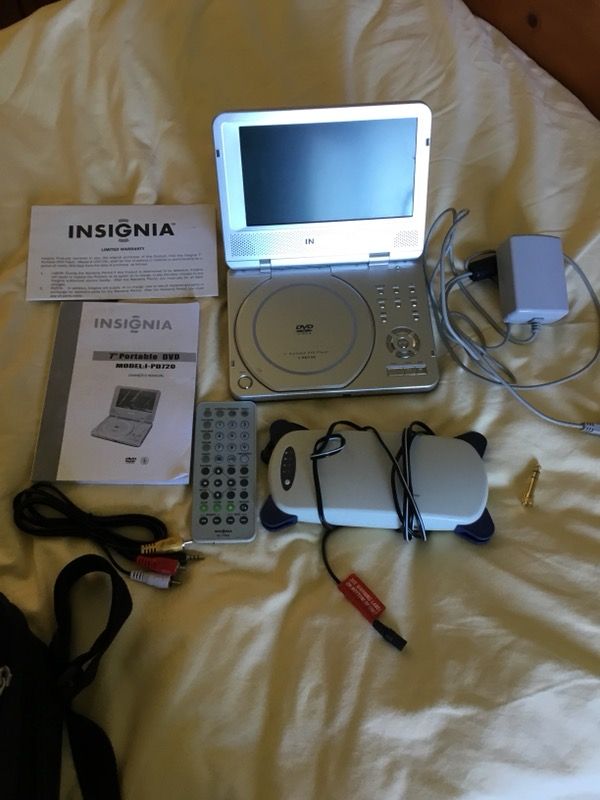 Insignia I-PD720 Portable DVD Player