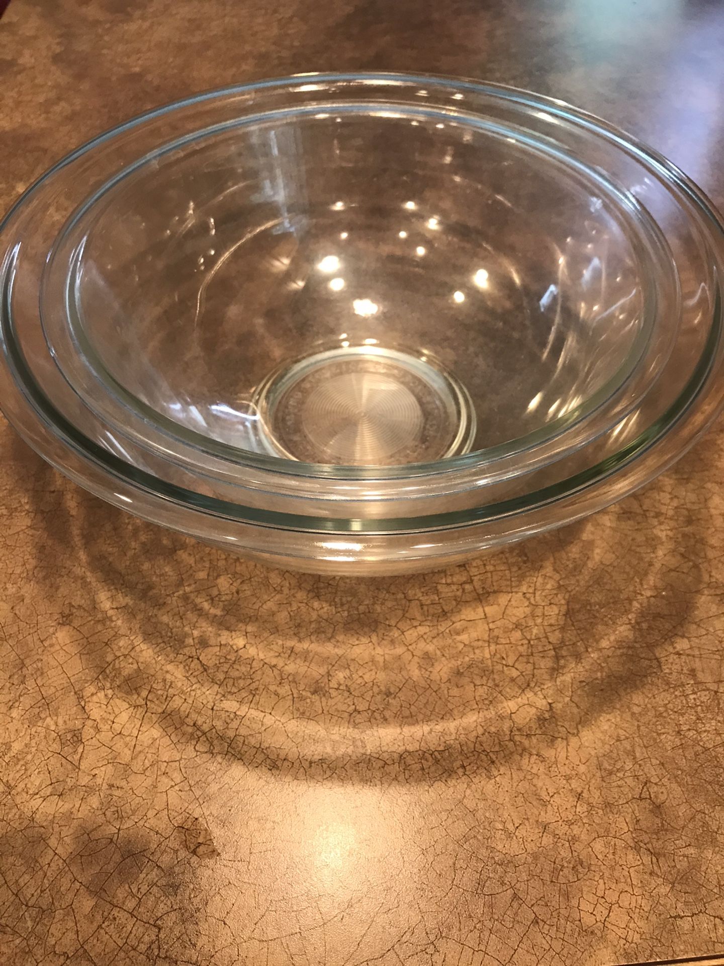 2 large vintage Pyrex nesting baking bowls