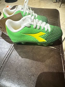 Diadora Soccer Cleats Green and Yellow 8 toddler