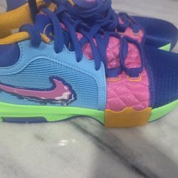 Nike Lebron James Witness 8 Sz  12